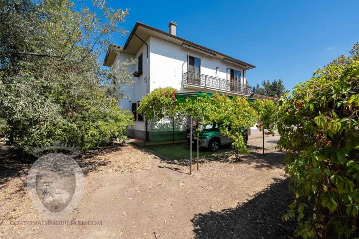 Image No.19-4 Bed Farmhouse for sale