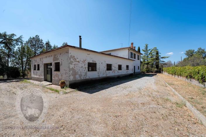 Image No.24-4 Bed Farmhouse for sale