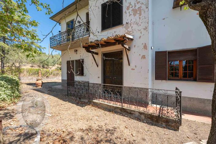 Image No.28-4 Bed Farmhouse for sale