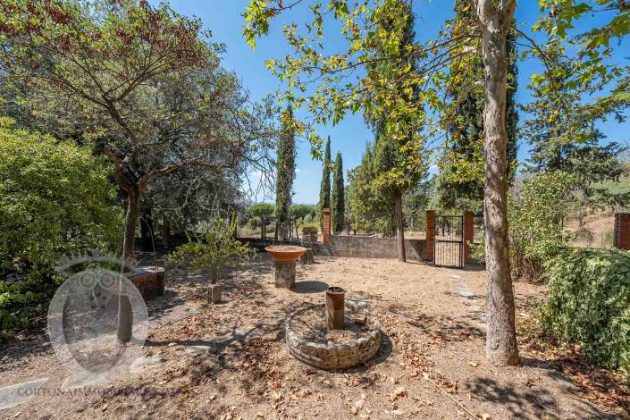 Image No.29-4 Bed Farmhouse for sale