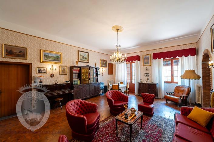 Image No.32-4 Bed Farmhouse for sale