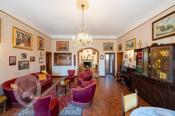 Image No.33-4 Bed Farmhouse for sale