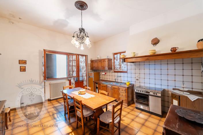 Image No.37-4 Bed Farmhouse for sale