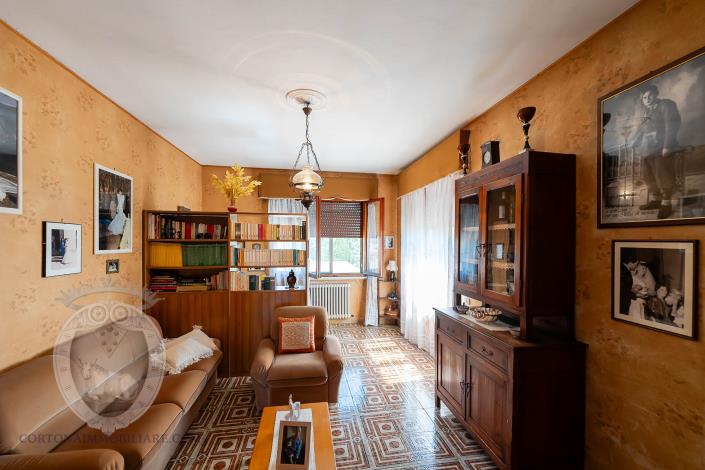 Image No.44-4 Bed Farmhouse for sale