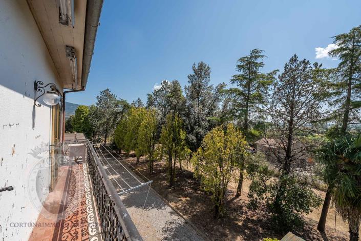 Image No.43-4 Bed Farmhouse for sale