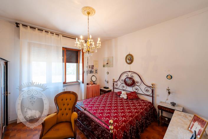 Image No.45-4 Bed Farmhouse for sale