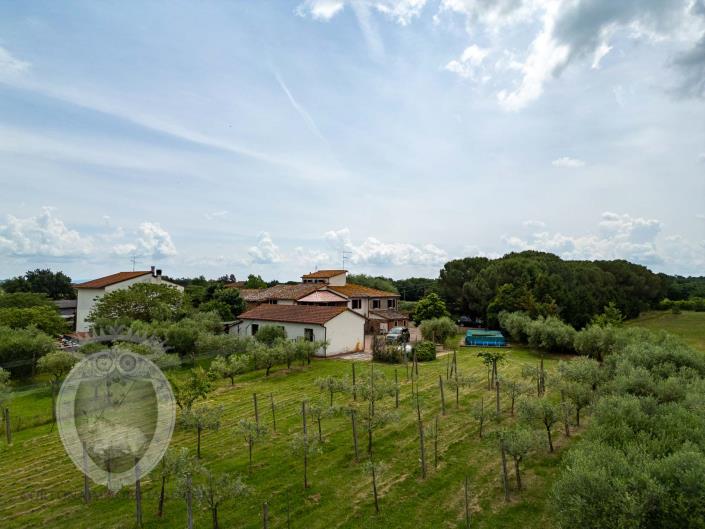 Image No.10-4 Bed Farmhouse for sale