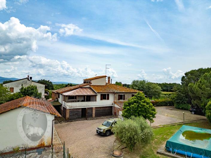 Image No.12-4 Bed Farmhouse for sale