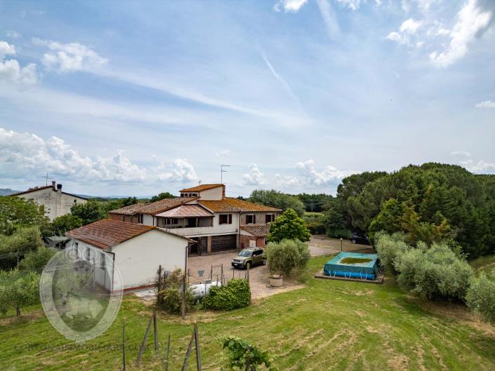 Image No.11-4 Bed Farmhouse for sale