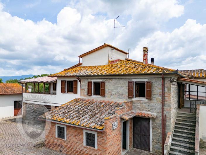 Image No.15-4 Bed Farmhouse for sale