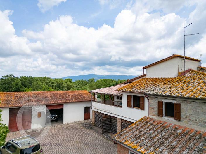 Image No.16-4 Bed Farmhouse for sale