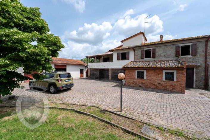 Image No.20-4 Bed Farmhouse for sale