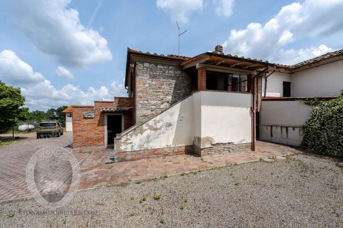 Image No.24-4 Bed Farmhouse for sale