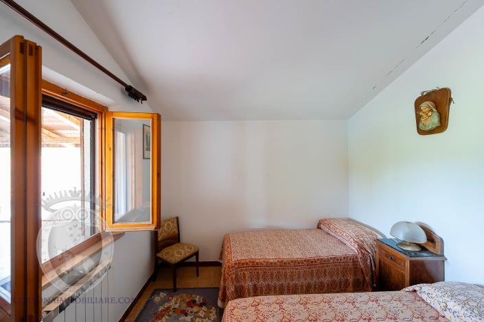 Image No.39-4 Bed Farmhouse for sale