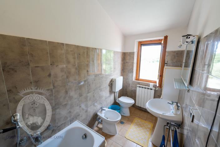 Image No.40-4 Bed Farmhouse for sale