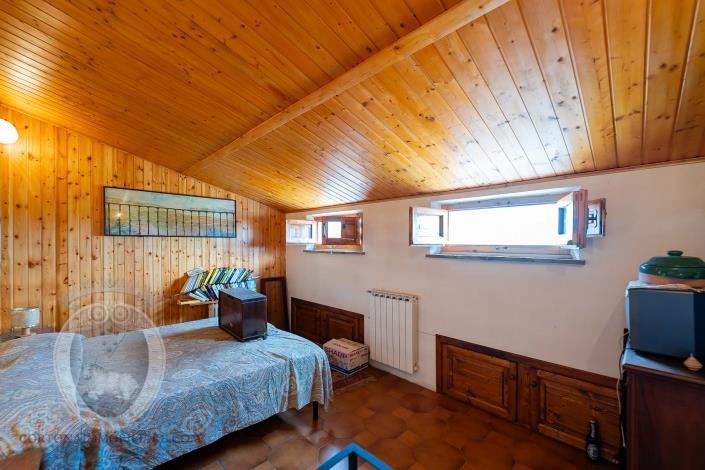 Image No.41-4 Bed Farmhouse for sale