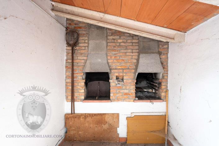 Image No.53-4 Bed Farmhouse for sale