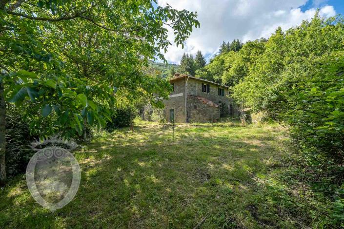 Image No.19-4 Bed Farmhouse for sale