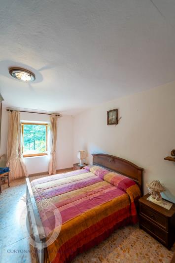 Image No.44-4 Bed Farmhouse for sale