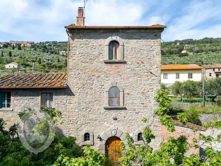 Image No.10-4 Bed Farmhouse for sale