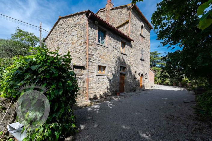 Image No.13-4 Bed Farmhouse for sale