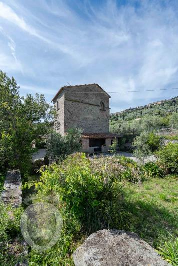 Image No.15-4 Bed Farmhouse for sale