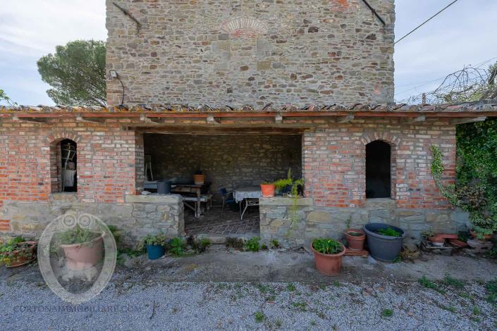 Image No.17-4 Bed Farmhouse for sale