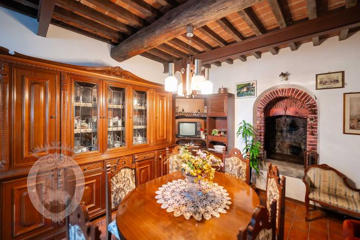 Image No.26-4 Bed Farmhouse for sale