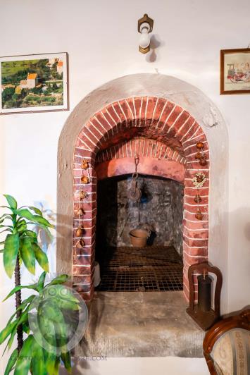 Image No.28-4 Bed Farmhouse for sale