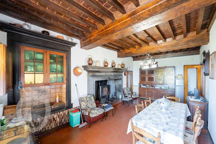 Image No.39-4 Bed Farmhouse for sale