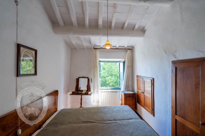 Image No.43-4 Bed Farmhouse for sale