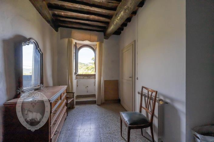 Image No.51-4 Bed Farmhouse for sale