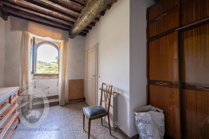 Image No.52-4 Bed Farmhouse for sale