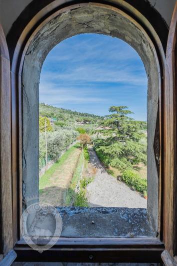 Image No.53-4 Bed Farmhouse for sale