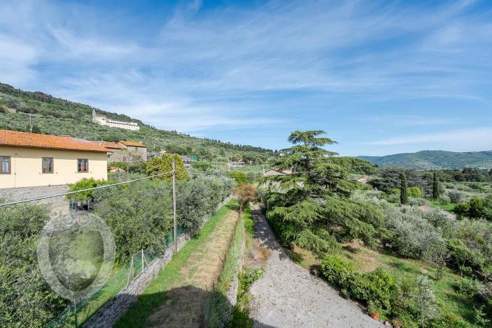 Image No.54-4 Bed Farmhouse for sale