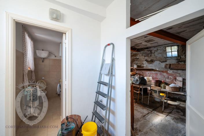 Image No.58-4 Bed Farmhouse for sale