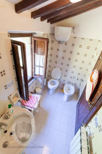 Image No.20-7 Bed Farmhouse for sale