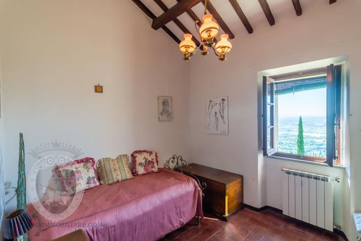 Image No.25-7 Bed Farmhouse for sale