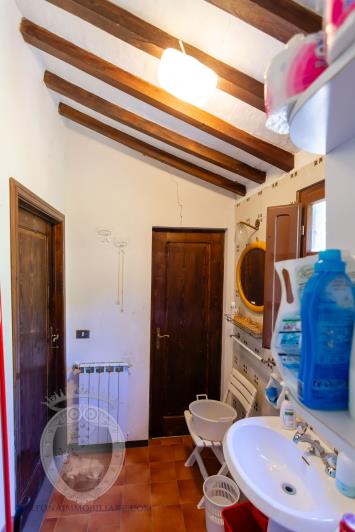 Image No.27-7 Bed Farmhouse for sale