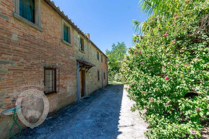 Image No.52-7 Bed Farmhouse for sale