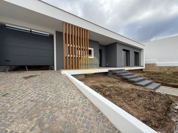 1 - Caldas da Rainha, Villa