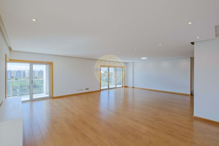 Image No.1-4 Bed Apartment for sale