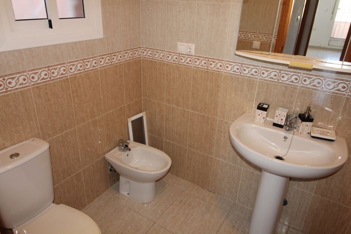 Image No.12-2 Bed Property for sale