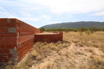 6709landof10287m2withfoundationsandpermitstob