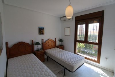 121373bedroomlargeplotandgolfviews08042515012