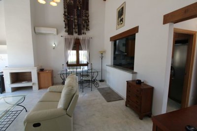 121373bedroomlargeplotandgolfviews08042514565