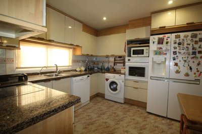 12223townhousewithviews290425110928img0574