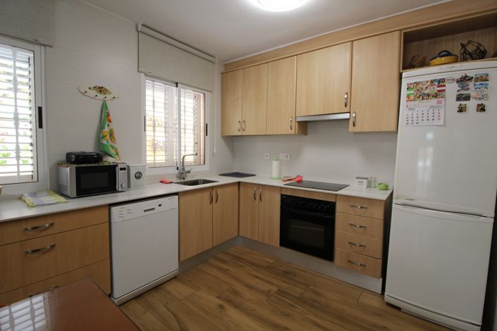 Image No.14-4 Bed Property for sale