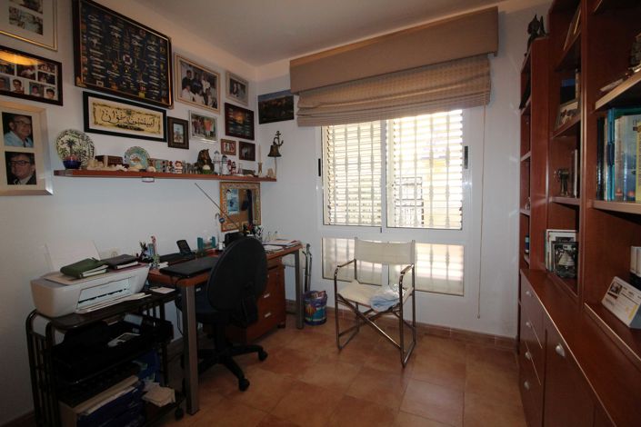 Image No.15-4 Bed Property for sale