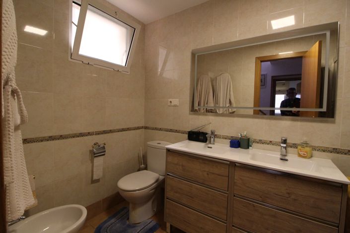 Image No.17-4 Bed Property for sale